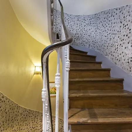 Merryl Hotel